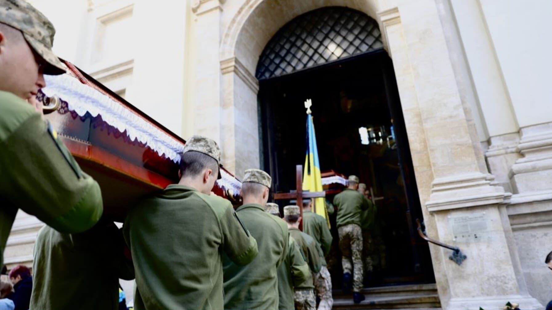 Сьогодні Львівщина прощається з трьома Героями