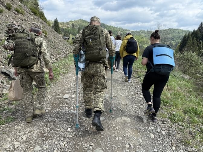 На Львівщині для військовослужбовців та членів їхніх сімей організували сходження в гори