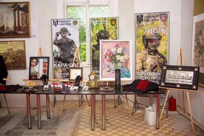 На Львівщині в замку на аукціоні зібрали понад 7,5 млн для захисників