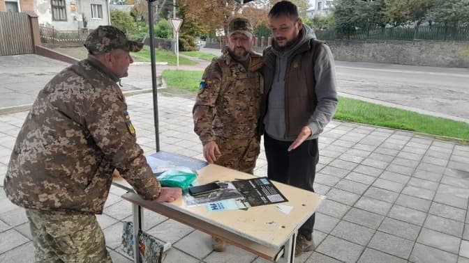 Працівники львівського ТЦК проводять агітацію на вулицях