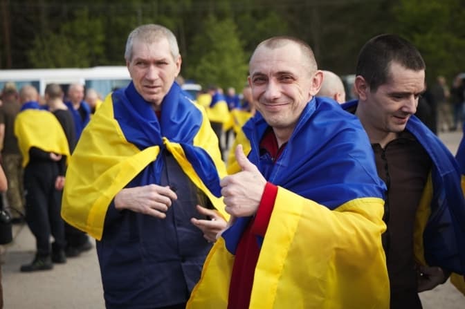Україна повернула з полону 390 людей. Зеленський анонсував продовження обміну на вихідних