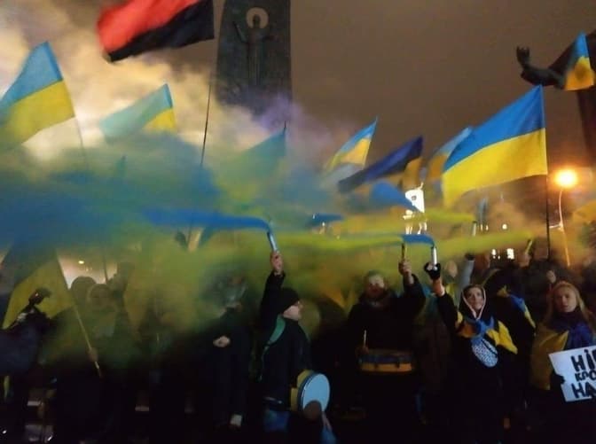 Як у Львові пройшли віче і Марш гідності. Фото
