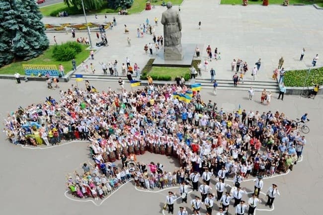 У Львові встановлювали рекорд «Жива карта України». Відео
