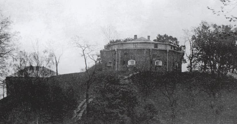 2. Фото 1918 р. Фрагмент. Ілюстрація з праці І. Котлобулатової "Львів на фотографії 2. 1860 – 2011». Львів: видавництво «Центр Європи», 2011 р.