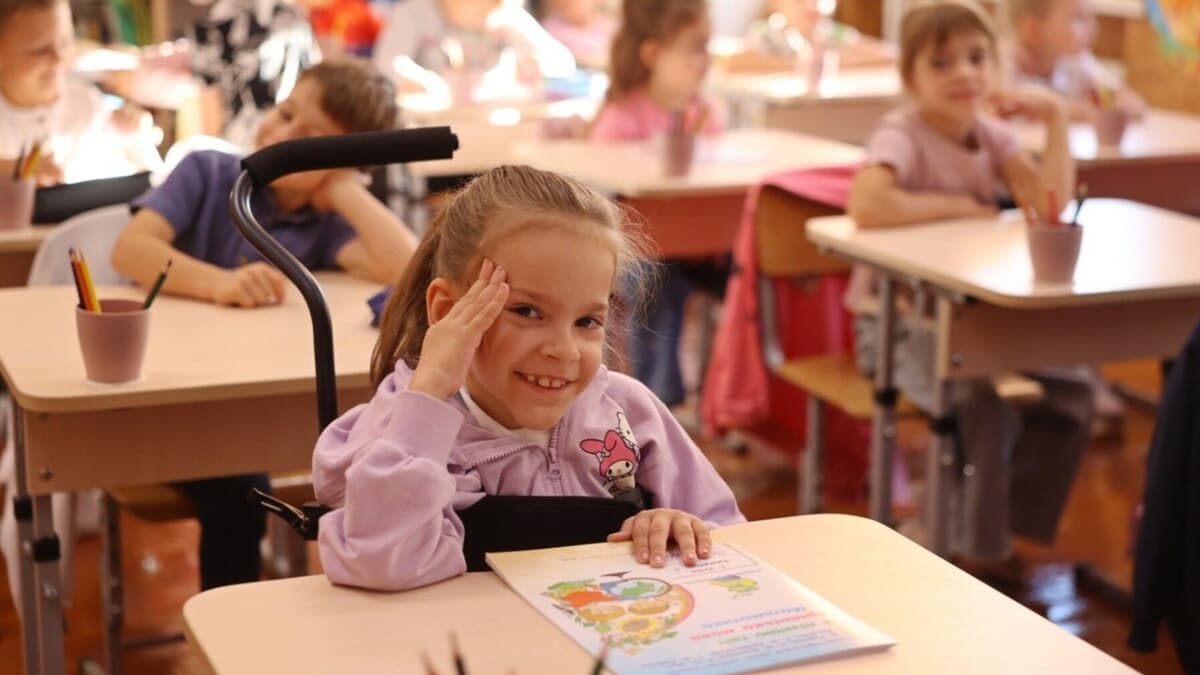 Перемога всього Львова: дівчинка зі СМА, для якої збирали 2 млн доларів, стала першокласницею