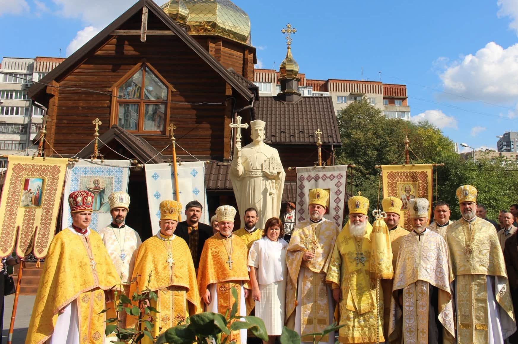 Митрополит Макарій відвідав парафію ПЦУ на Панча та освятив фігури Хрестителя Русі-України / фото зі сторінки Львівської єпархія ПЦУ.