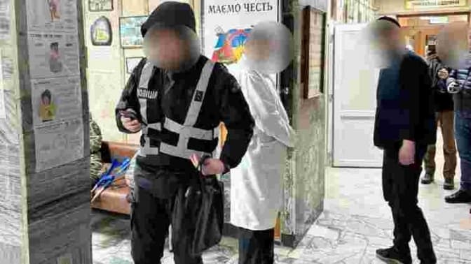 На хабарі у 5 тис. доларів затримали хірурга львівського військового госпіталю