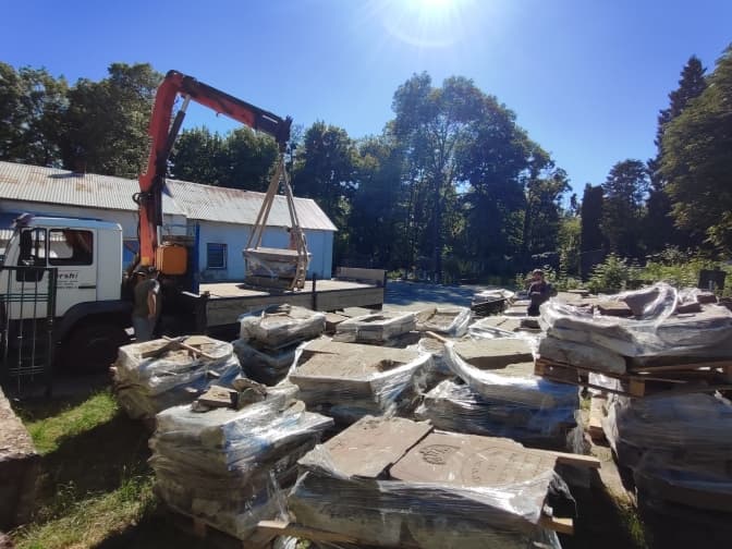 У Львові з тюрми на Лонцького перенесли надгробні плити: куди саме