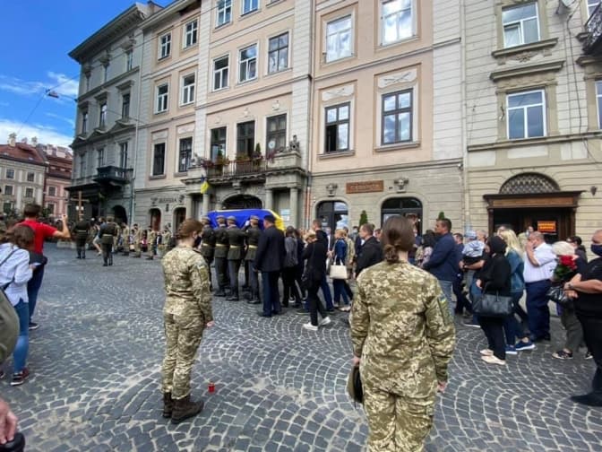 У Львові попрощалися із Героєм України Тарасом Матвіївим. Фото, відео