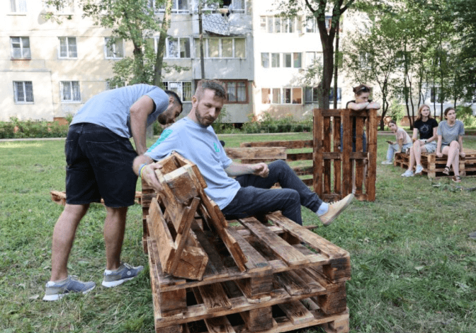 У Львові на вулиці Шафарика створили громадський простір