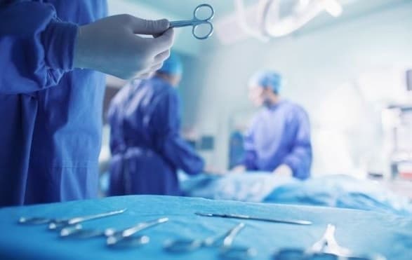 У Львові лікарі пів року рятували ногу 12 річному хлопцю після удару сніжкою