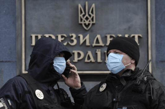 РНБО ухвалила рішення ввести надзвичайний стан по всій території України