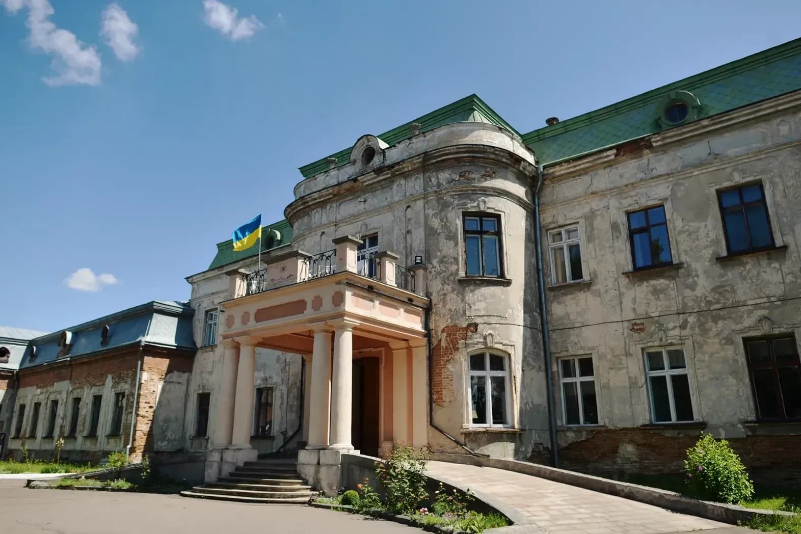 Палац Потоцьких у Шептицькому потребує реставрації