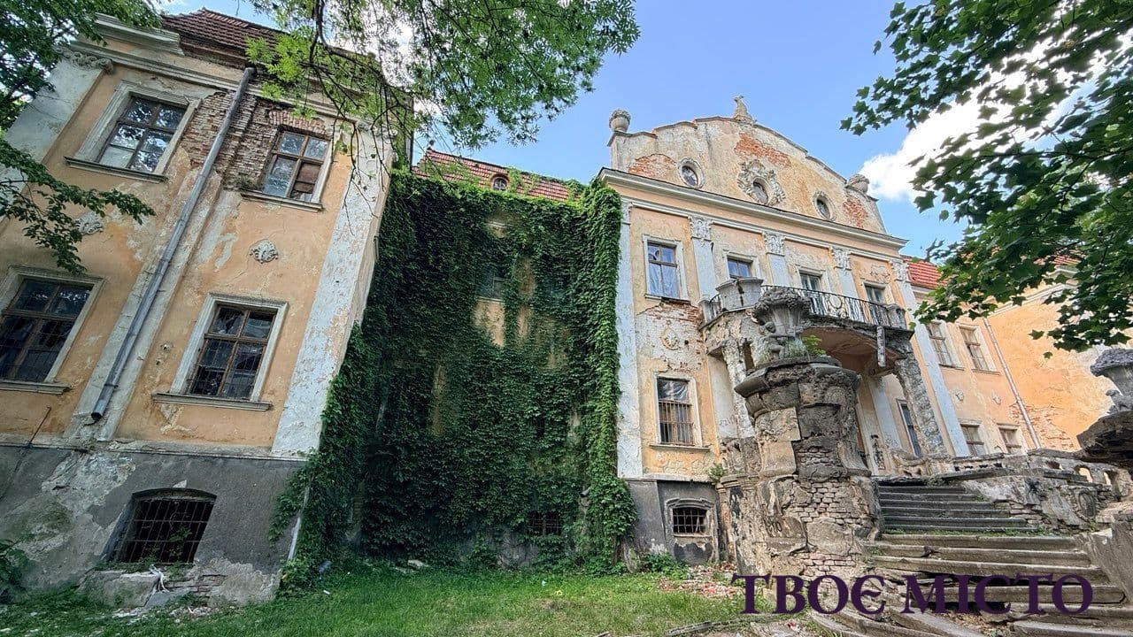 Колись розкішна будівля тепер лякає туристів