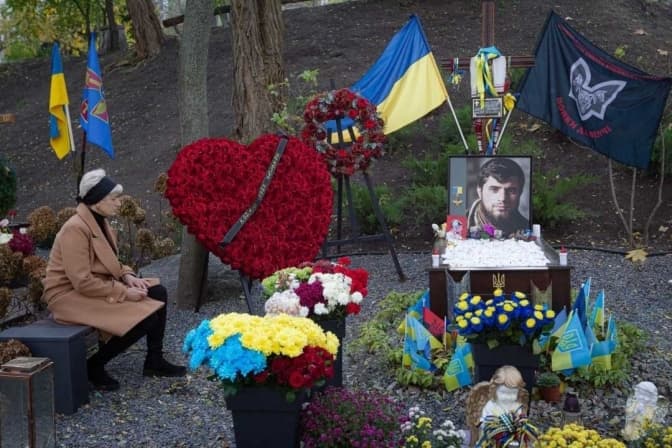 У Києві вандали понівечили могили військових Да Вінчі, Джуса та Петриченка