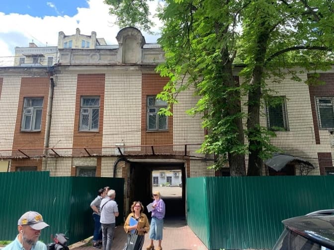 Старовинна будівля на Музейному, 8А була облицьована сучасною плиткою