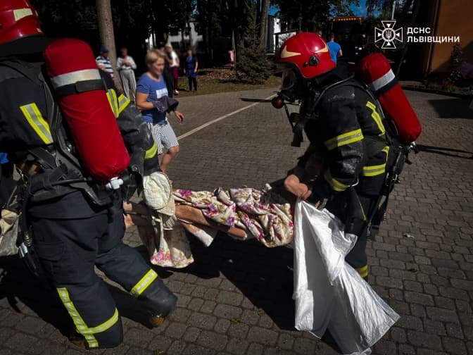 У Брюховичах сталася пожежа у пансіонаті. Оновлено