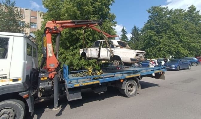 У Львові на арештмайданчик перемістили ще три покинуті автівки
