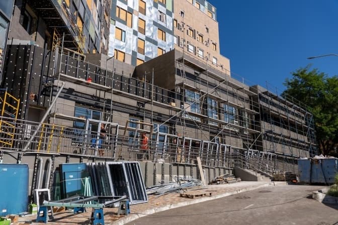Відновлення Охматдиту: у столичній лікарні тривають фасадні та внутрішні роботи