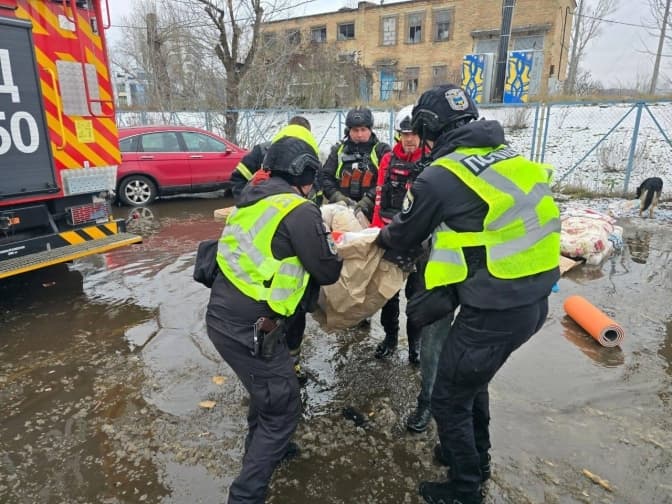 Російська атака на Київ: стало відомо про одну загиблу людину, понад 20 поранених, під завалами може бути ще одна особа