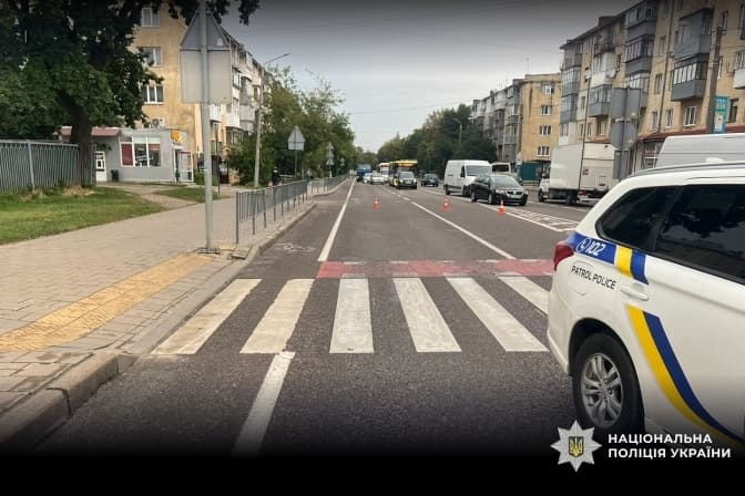 Вантажівка наїхала на пішохода у Львові