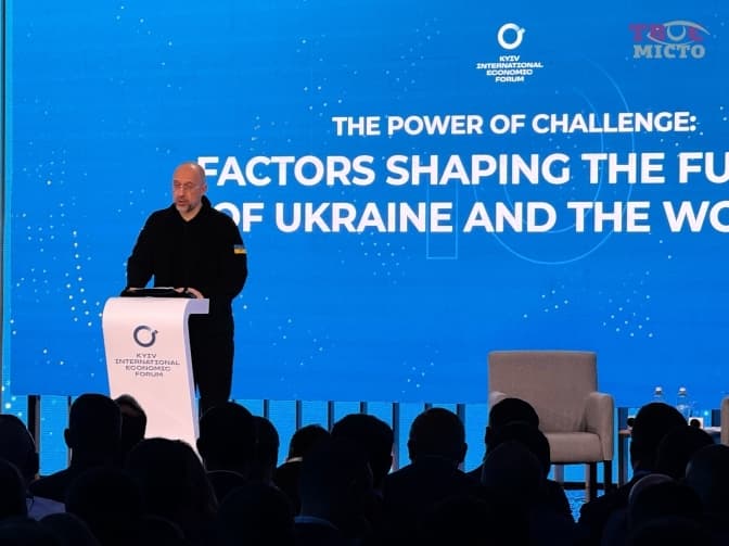 «Тисяча Зеленського». Чому Уряд вирішив підтримати українців і звідки кошти