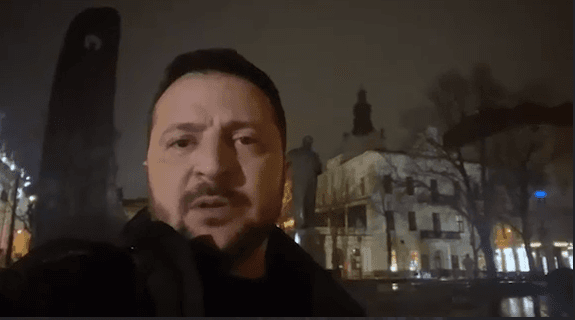 Зеленський відвідав Львів та записав історичне звернення біля пам'ятника Шевченку