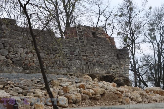 У Львові виділили лише 1 мільйон гривень на майже 700-літню стіну-руїну замку Лева