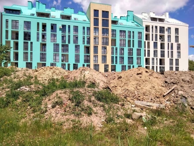 Будівельне сміття, яке закопали у львівському парку, мають прибрати до кінця наступного тижня