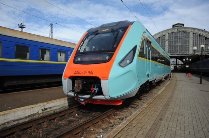 Поїзд зі Львова до Чернівців тимчасово не курсуватиме