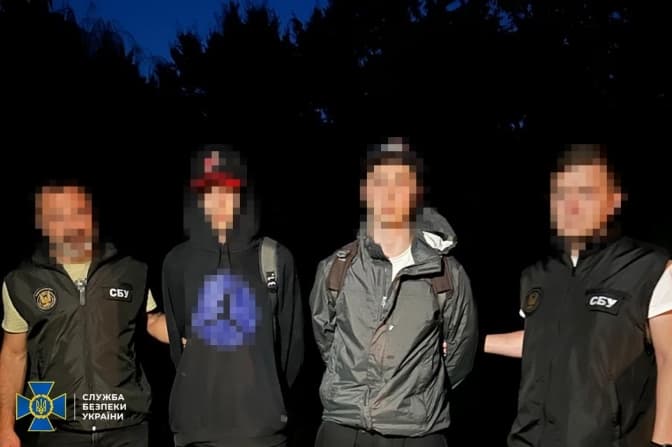 На замовлення Росії. У Львові підлітки підпалювали авто українських військових