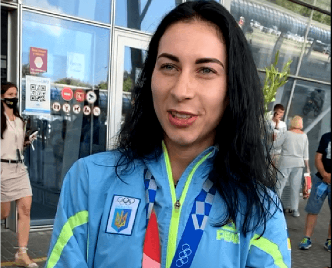 «Нарешті вдома». У Львові зустріли срібну призерку Олімпійських ігор Олену Старікову