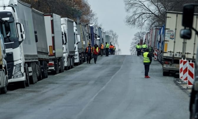 На кордоні з Польщею збили трьох українських водіїв