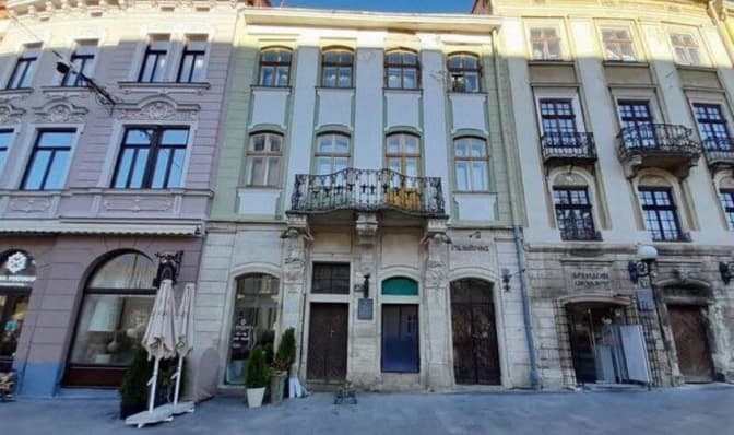За руйнування пам'ятки на площі Ринок власник повинен сплатити 170 тисяч гривень