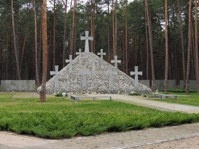 Биківнянські могили. Фото: Wikimedia Commons