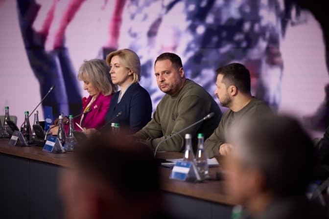 Слабкий авторитаризм не здатен провести мобілізацію. Потрібен уряд національного порятунку