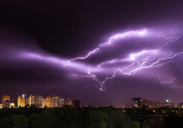 У Львові та області завтра очікують грози та зливи. Прогноз погоди