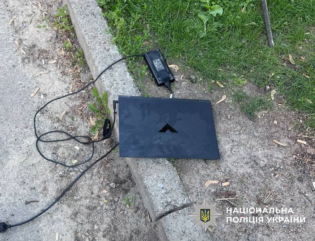 На Солом'янці кияни затримали мародера, який пограбував пошкоджений вибухом офіс