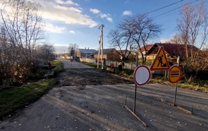 Біля Львова почали ремонтувати старий міст
