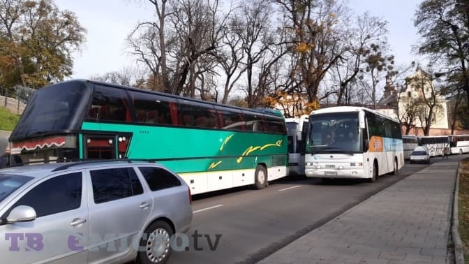 Чому вчора Львів застряг у заторах і чи можна було їх уникнути. Фото