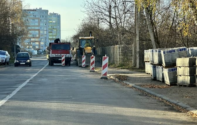 У мікрорайоні Рясне-2 розпочали облаштування нового хідника