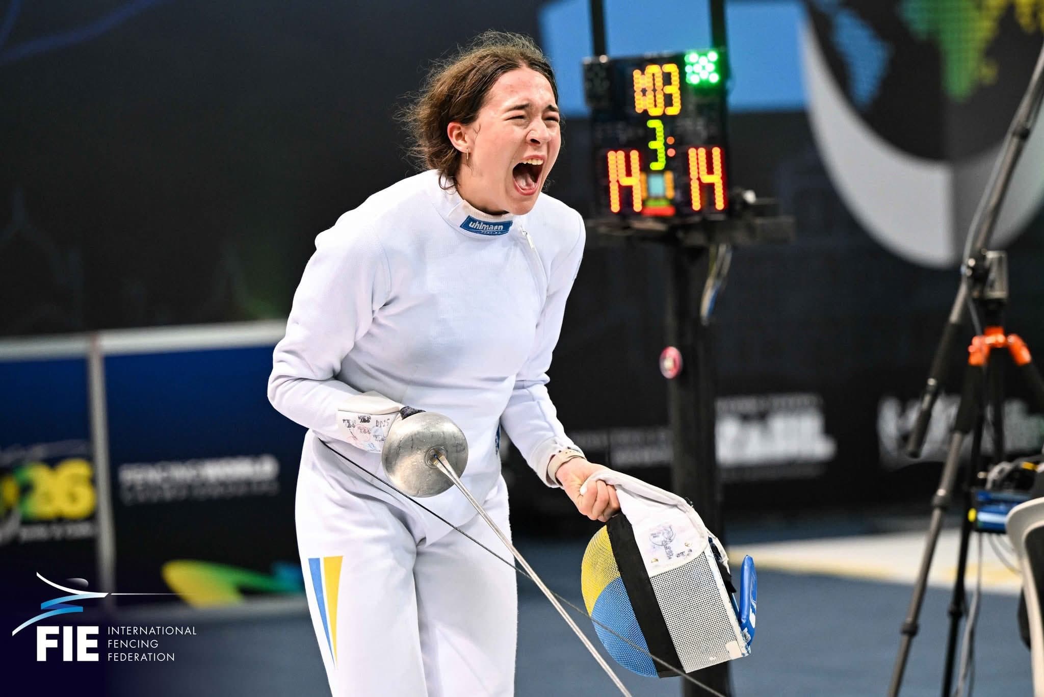 Аліна Дмитрук — бронзова призерка чемпіонату світу серед кадеток з фехтування / Фото FIE