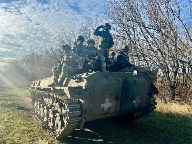 На Донбасі збито літак рф, ЗСУ завдали 15 ударів по районах зосередження ворога, – Генштаб