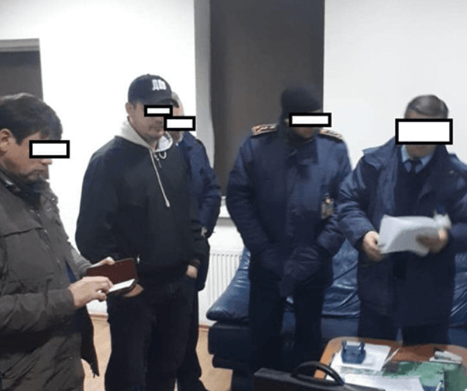 ДБР проводить масштабні обшуки на Львівській митниці