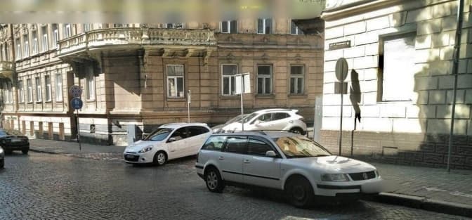 Яка вулиця у Львові має найбільше порушень паркування