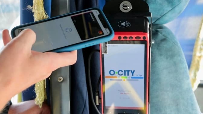 У приміських маршрутах Львівщини деякі пасажири отримують винагороду за безготівкову оплату
