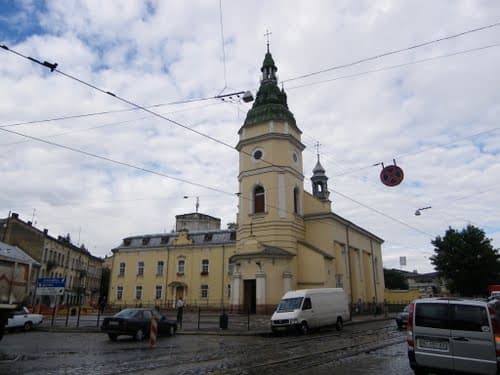 У Львові перенесли зупинку від церкви Анни