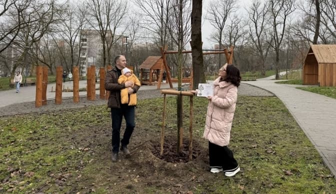 У Львові почали висаджувати дерева в межах акції «Подаруй дитині дерево»