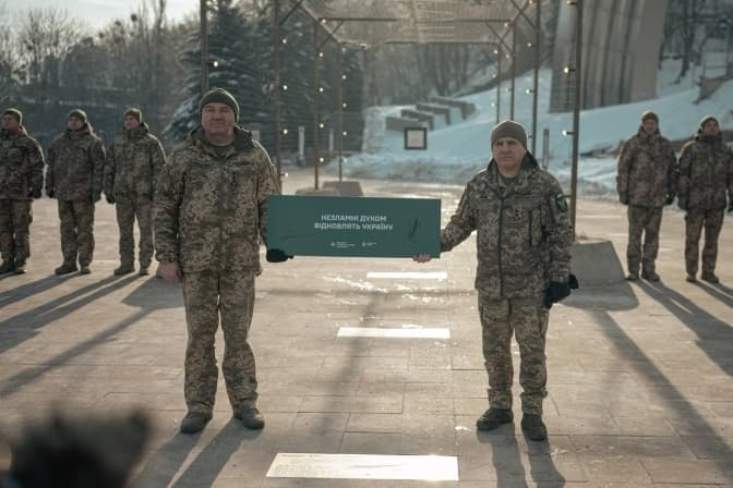 У центрі Києва відкрили пам’ятний знак фахівцям Державної спеціальної служби транспорту
