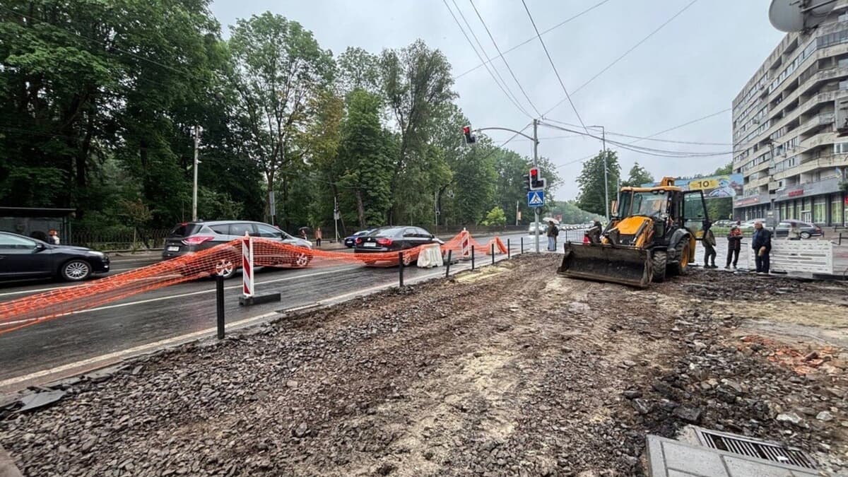 На Стрийській облаштовують безбар'єрний простір: що саме роблять і як це впливає на пішоходів
